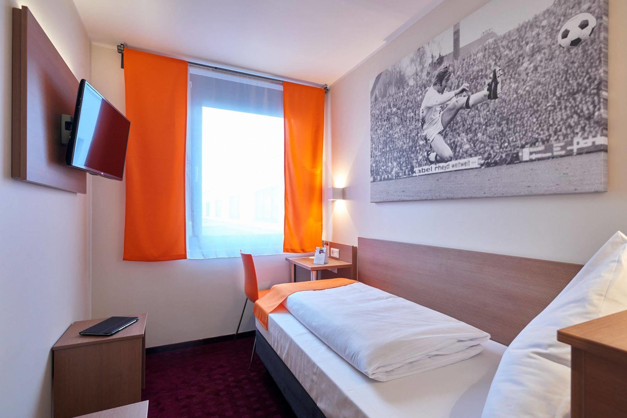 Mcdreams Hotel Moenchengladbach Exterior photo