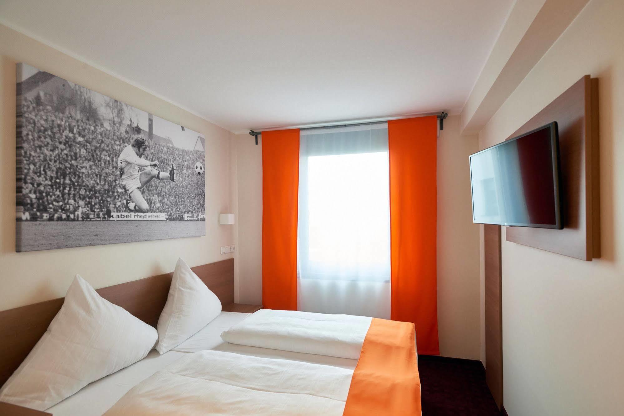 Mcdreams Hotel Moenchengladbach Exterior photo